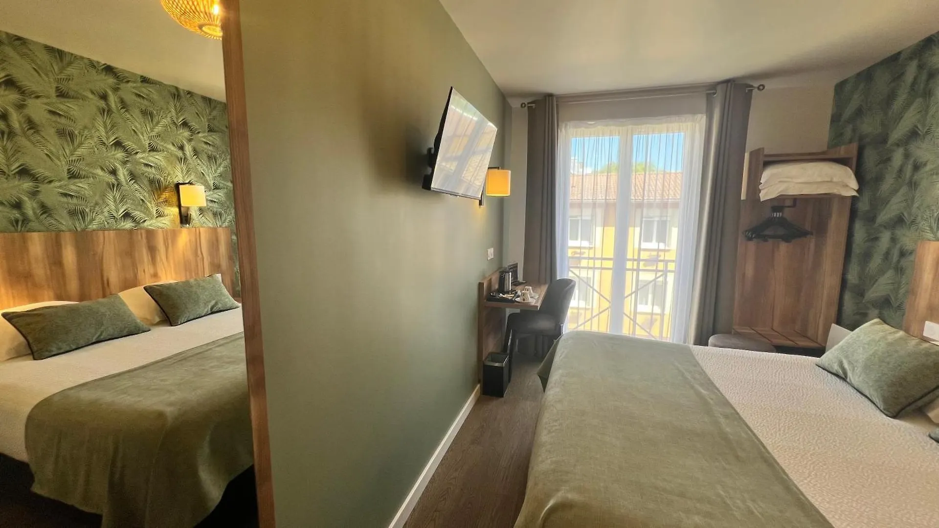 Hotel Azalées à Tournon-sur-Rhone 3*,
