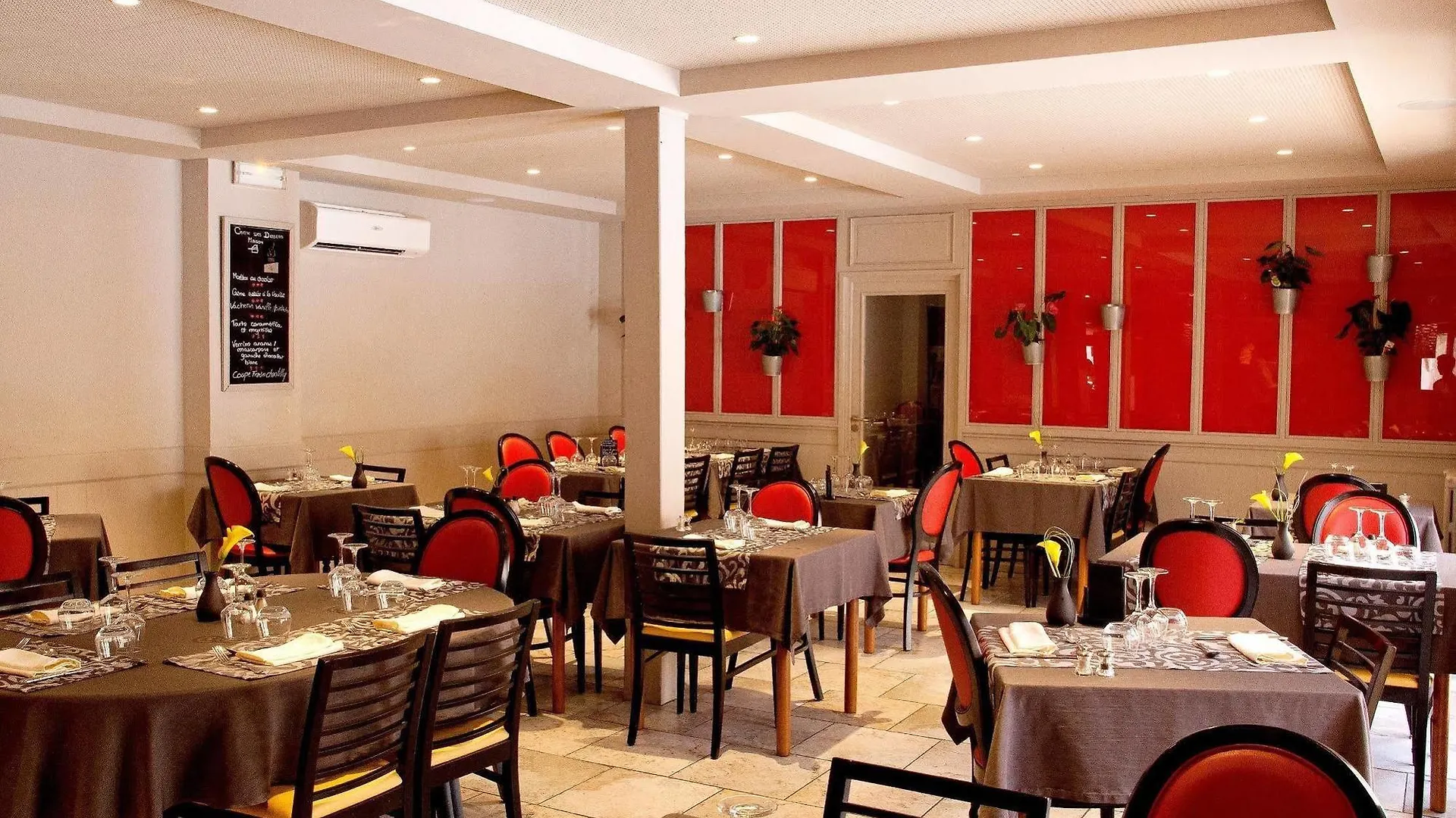 Hotel Azalées à Tournon-sur-Rhone 3*,