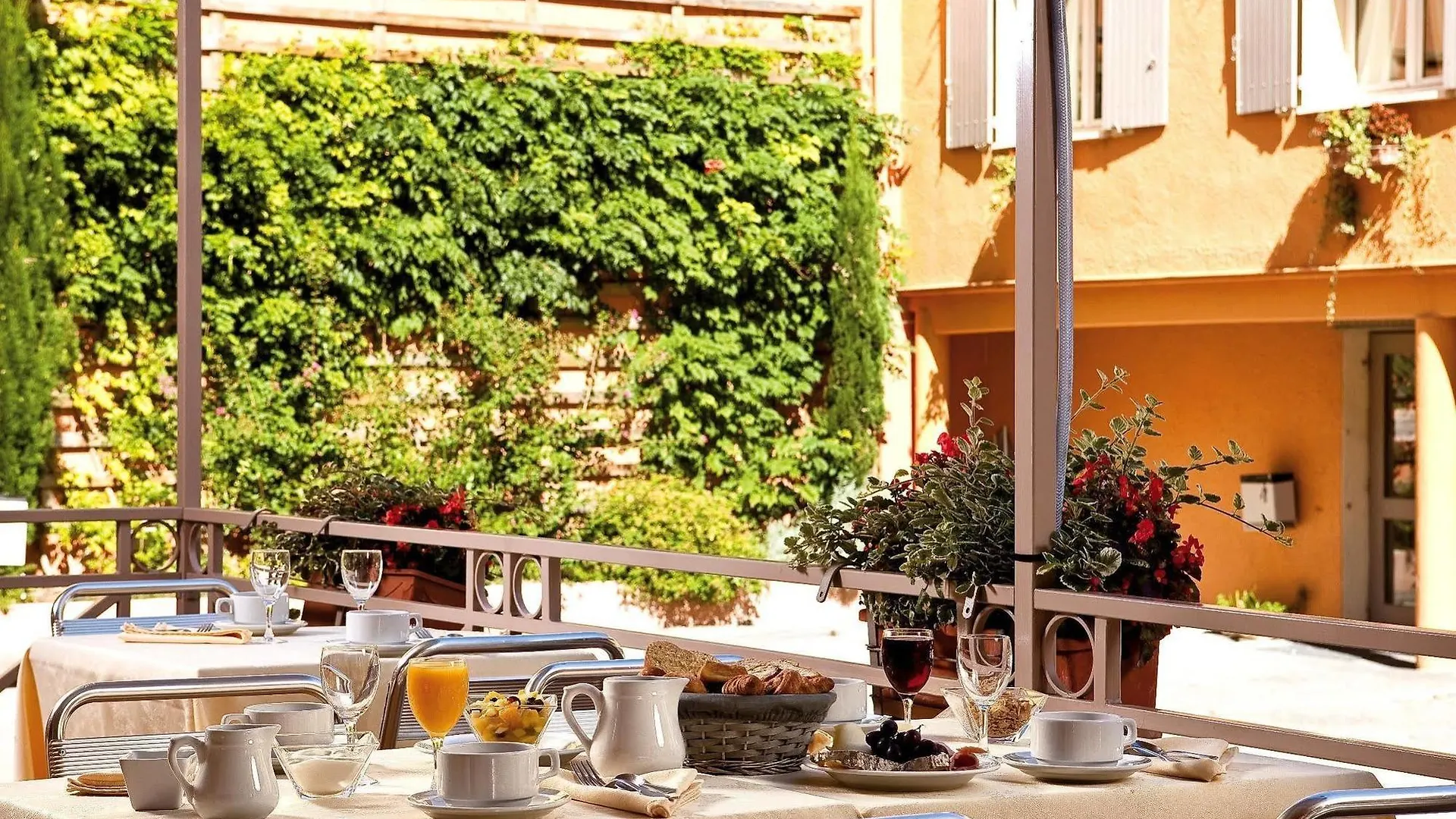Hotel Azalées à Tournon-sur-Rhone