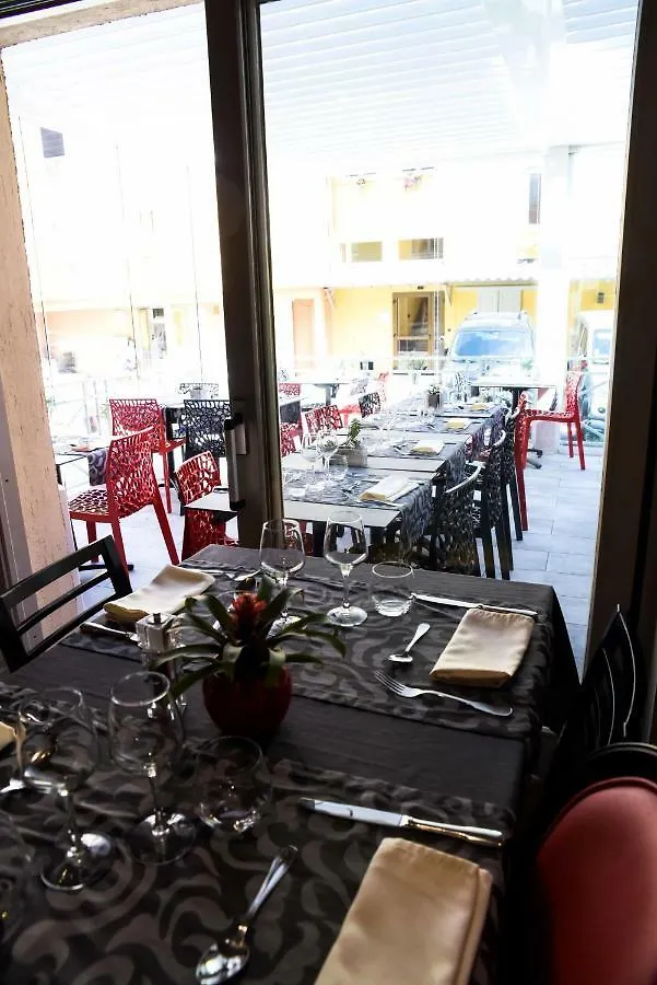 Hotel Azalées à Tournon-sur-Rhone France