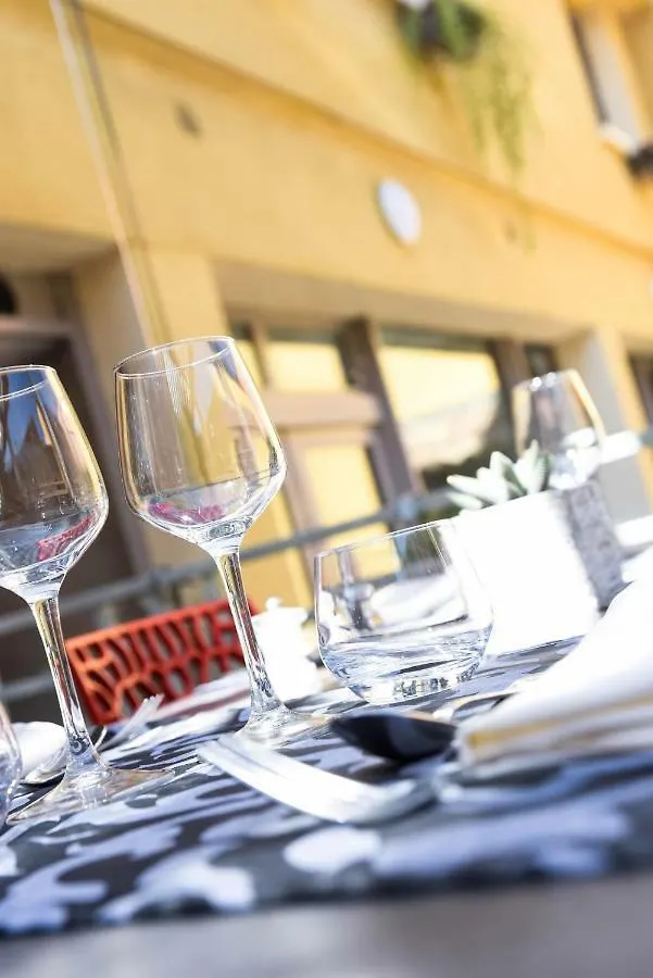 Hotel Azalées à Tournon-sur-Rhone 3*,  France
