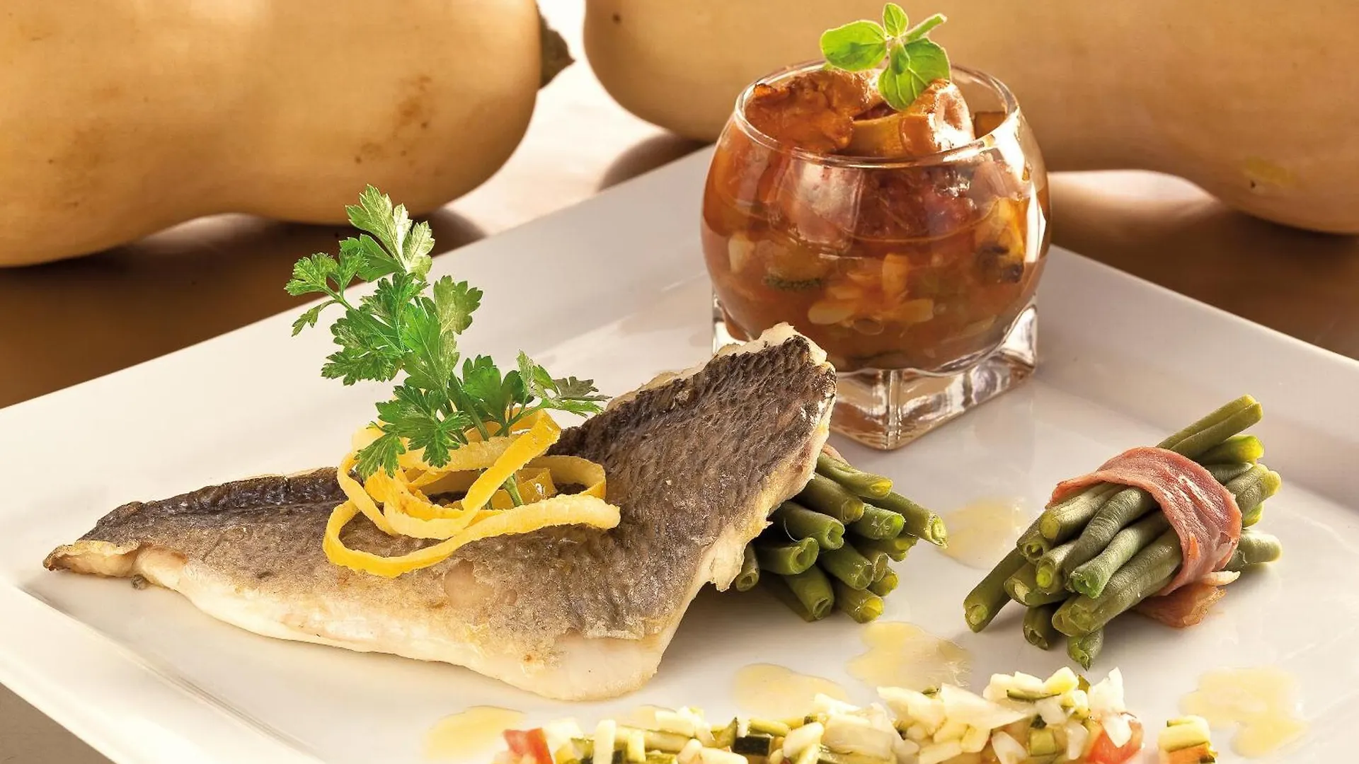 Logis Hotel Restaurant Azalees トゥルノン・シュル・ローヌ