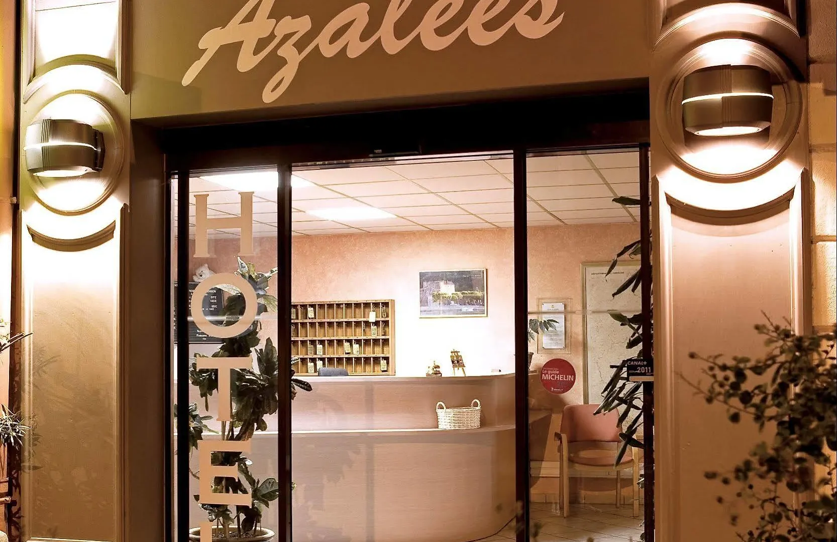 Logis Hotel Restaurant Azalees トゥルノン・シュル・ローヌ