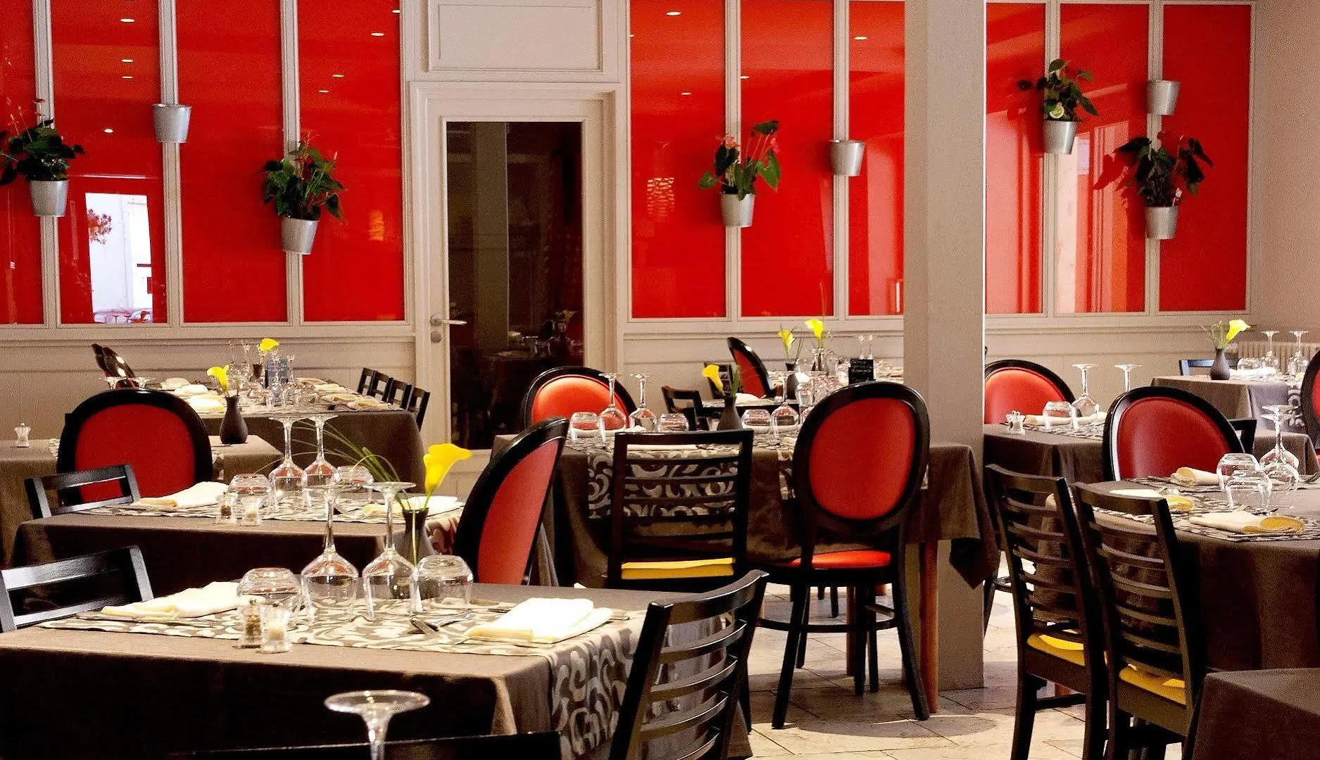 Logis Hotel Restaurant Azalees トゥルノン・シュル・ローヌ